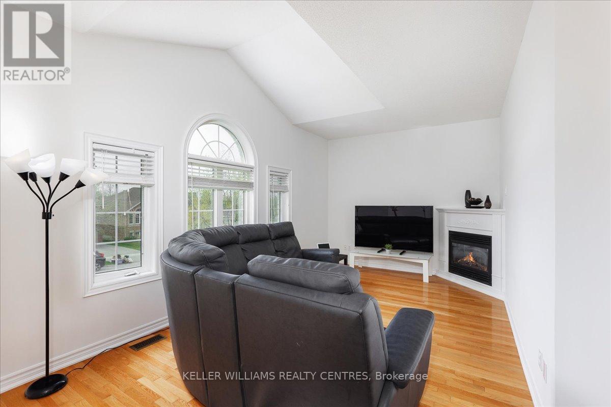 6 Ferncroft Drive, Georgina, Ontario  L4P 4B9 - Photo 8 - N12176506