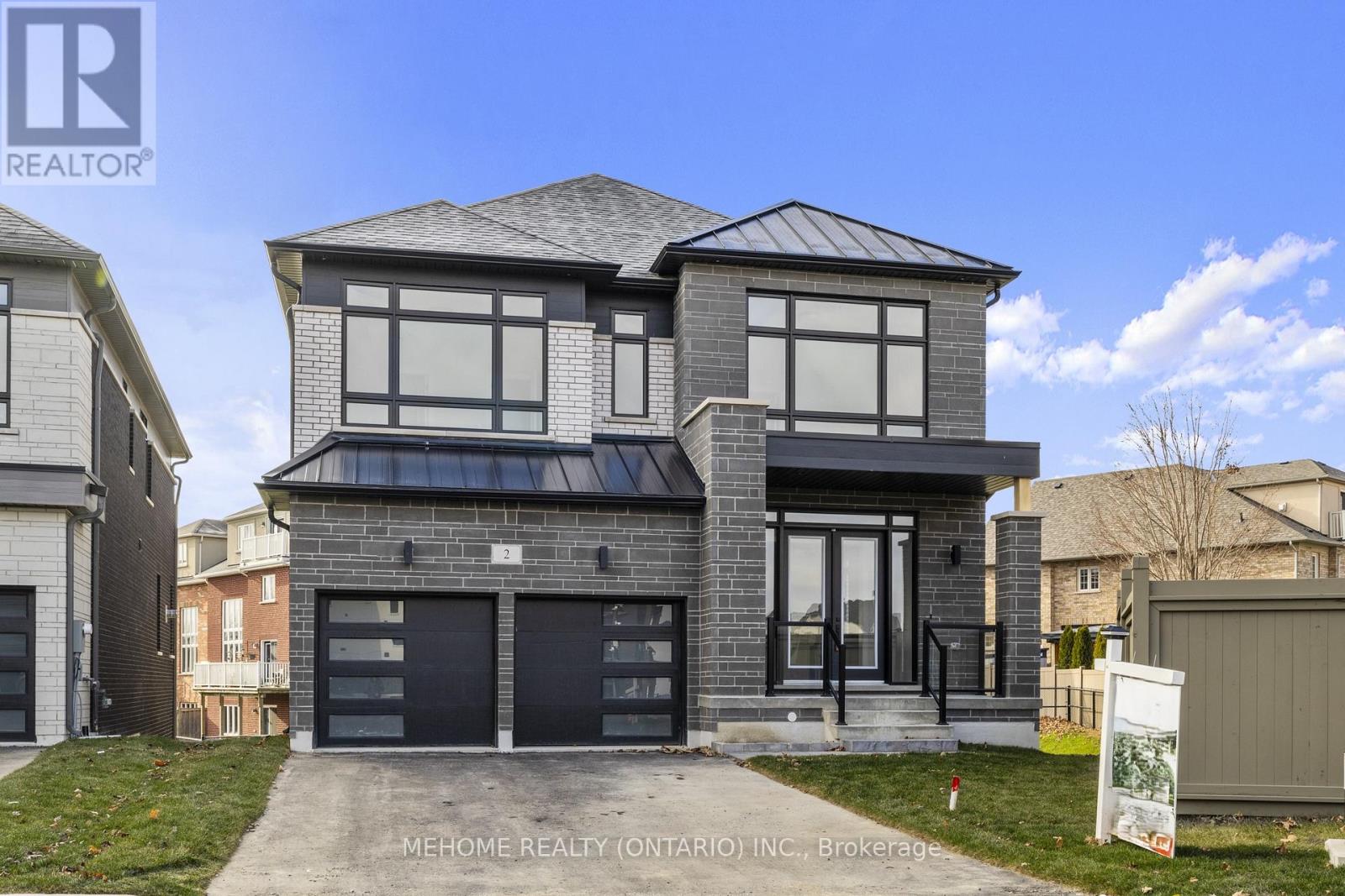 2 BUNN COURT, Aurora, Ontario