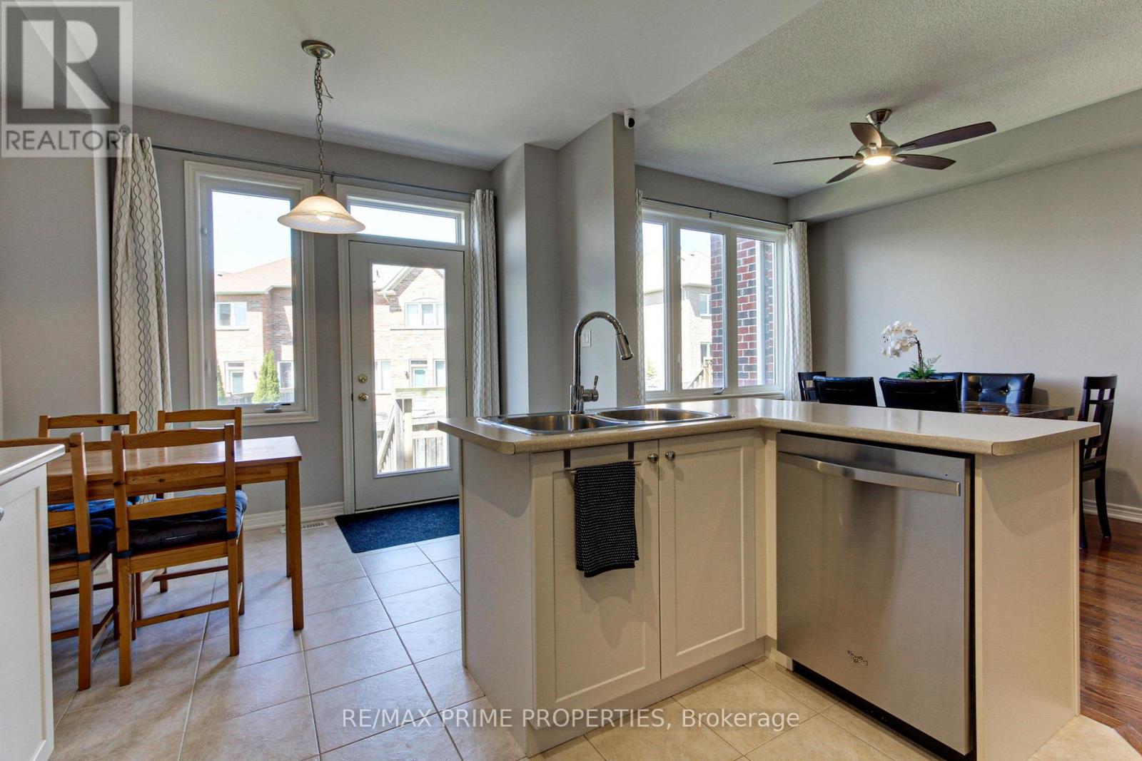 148 Harvest Hills Boulevard, East Gwillimbury, Ontario  L9N 0C1 - Photo 10 - N12176544