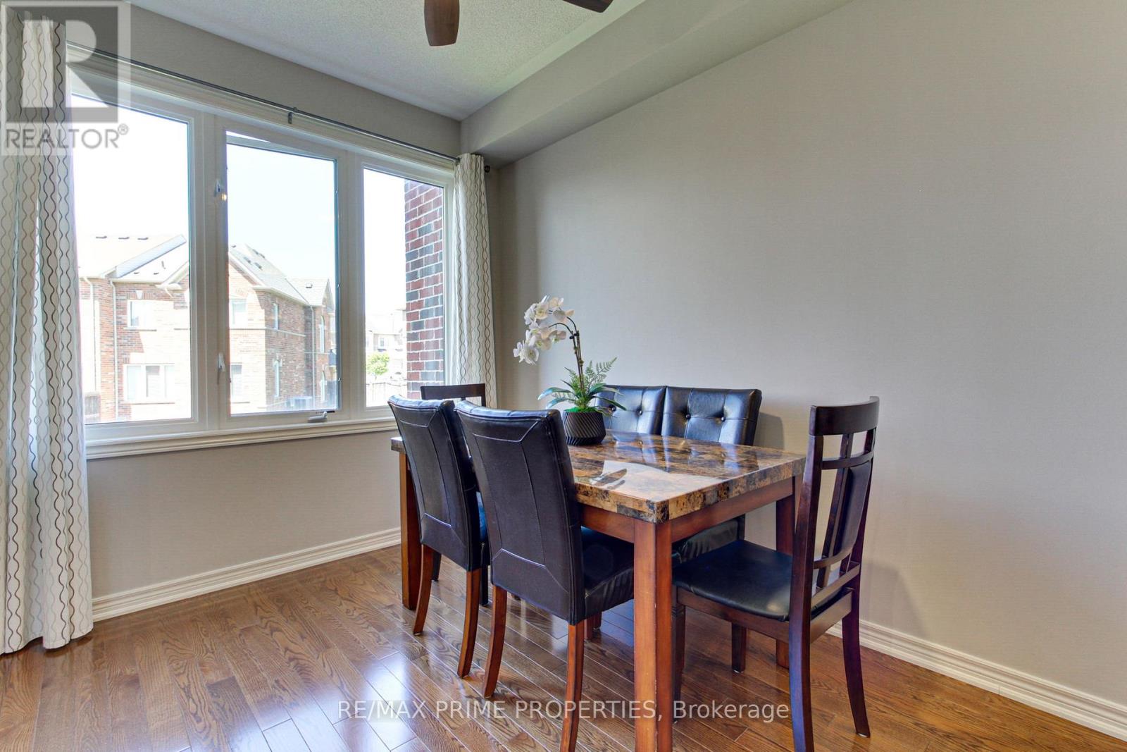 148 Harvest Hills Boulevard, East Gwillimbury, Ontario  L9N 0C1 - Photo 6 - N12176544