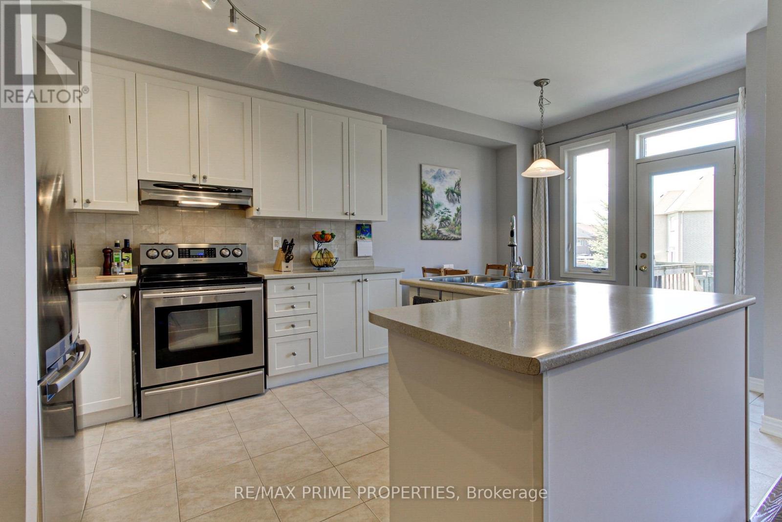 148 Harvest Hills Boulevard, East Gwillimbury, Ontario  L9N 0C1 - Photo 8 - N12176544