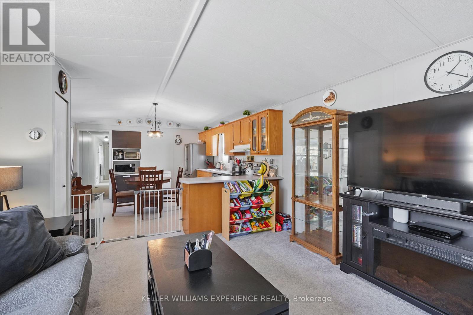 7 Shamrock Crescent, Essa, Ontario  L3W 0A5 - Photo 8 - N12176548