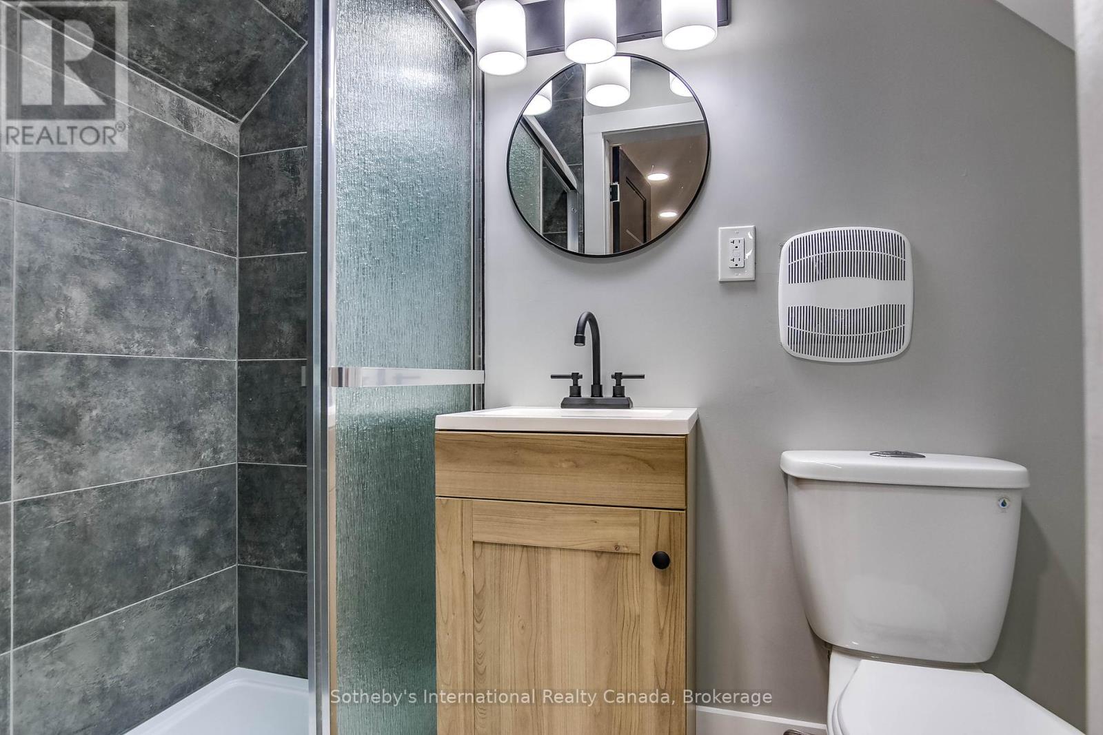Photo 11 of 22 for 71 Briscoe Street E