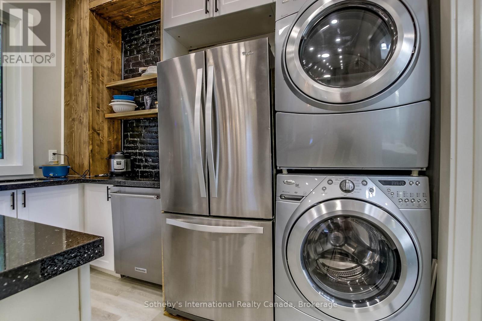 Photo 5 of 22 for 71 Briscoe Street E