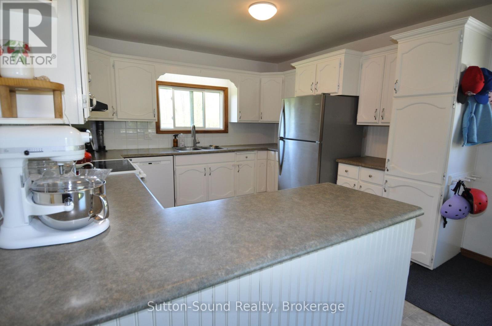 444 Balmy Beach Road, Georgian Bluffs, Ontario  N4K 5N4 - Photo 15 - X12176688