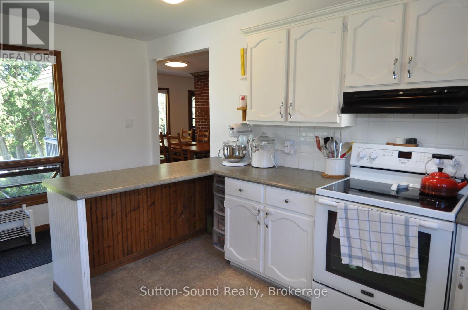 444 Balmy Beach Road, Georgian Bluffs, Ontario  N4K 5N4 - Photo 16 - X12176688