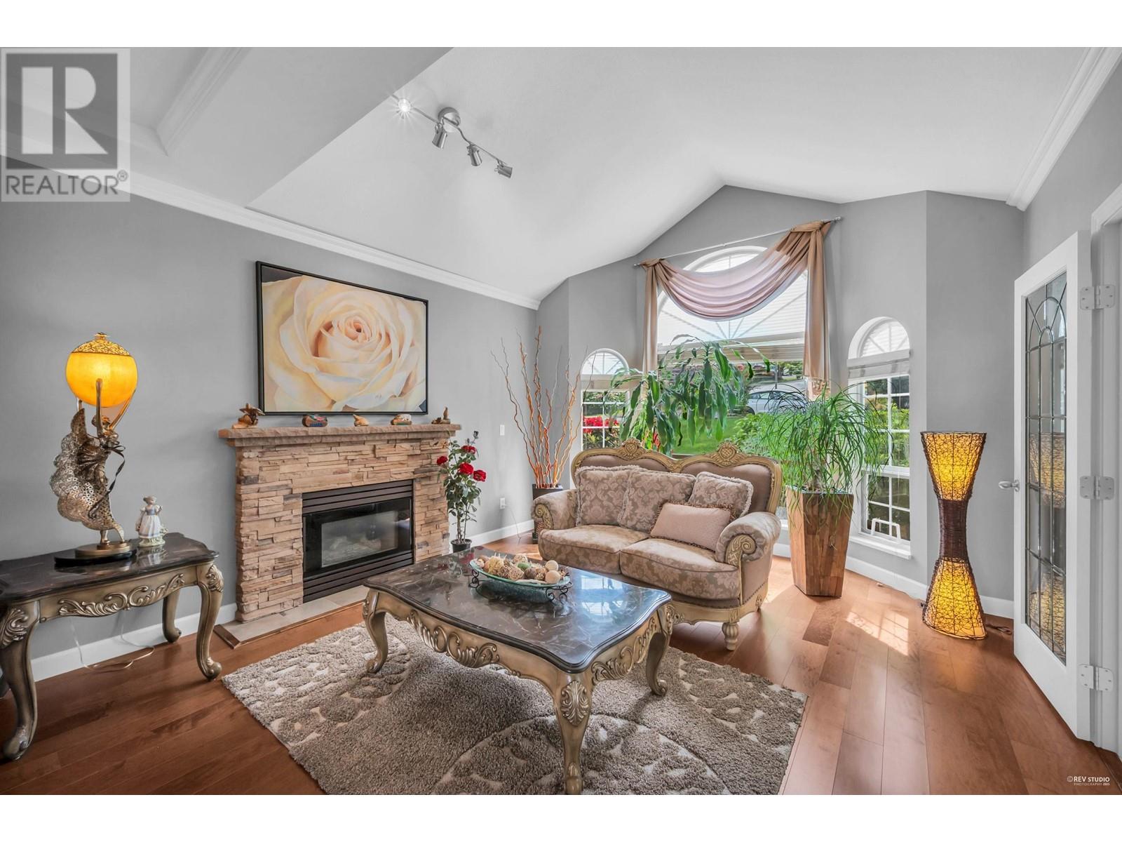 7548 Sequoia Road, Burnaby, British Columbia  V3N 4W9 - Photo 4 - R3007161