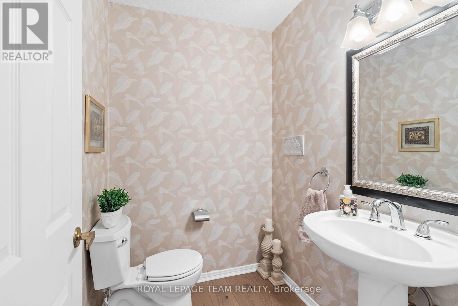 5533 South Island Park Drive, Ottawa, Ontario  K4M 1J2 - Photo 5 - X12176609