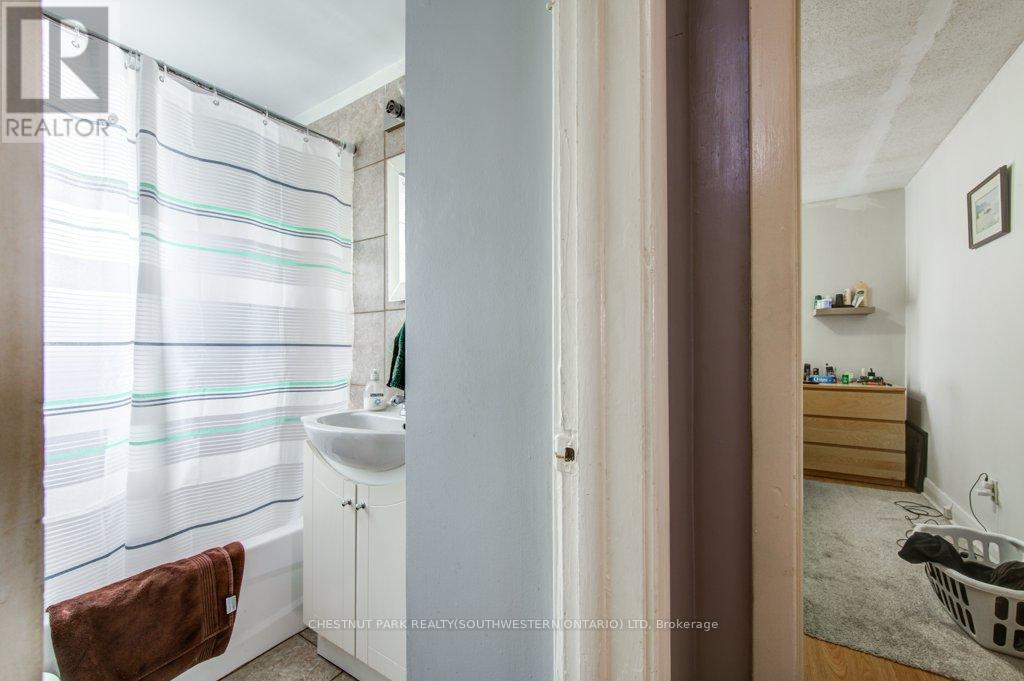 1121 Trafalgar Street, London East, Ontario  N5Z 1G9 - Photo 16 - X12176514