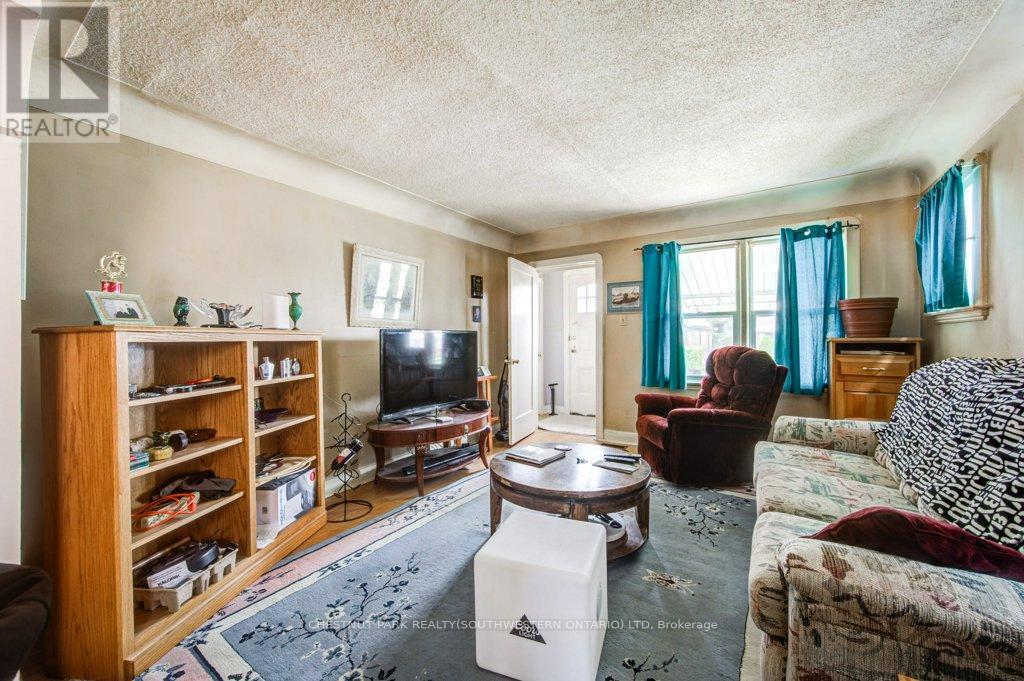 1121 Trafalgar Street, London East, Ontario  N5Z 1G9 - Photo 8 - X12176514