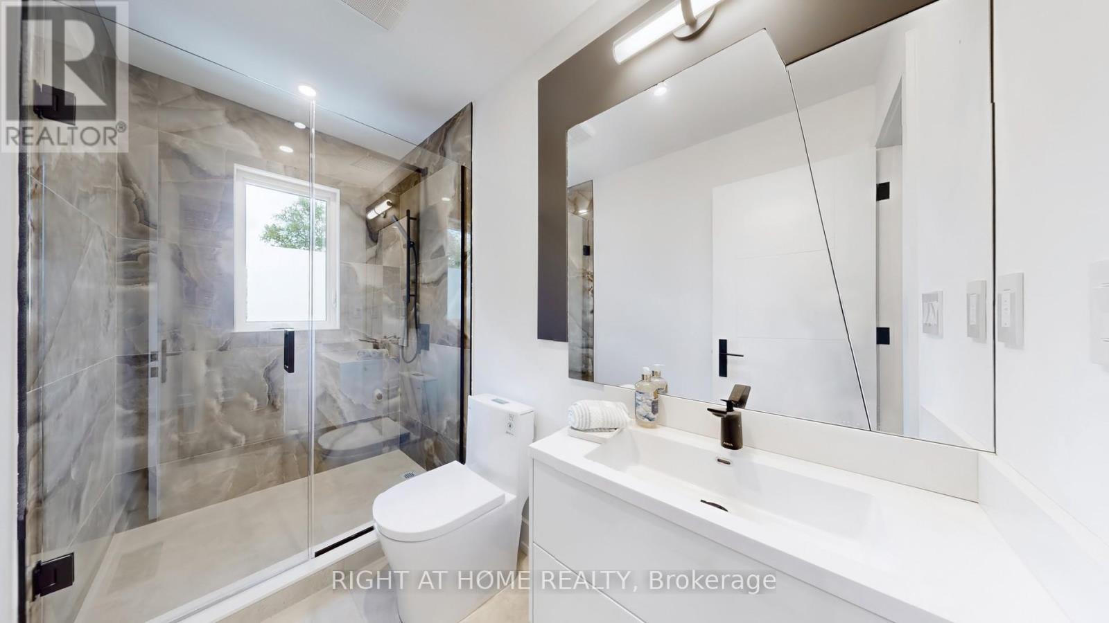 136 Santa Barbara Road, Toronto (Willowdale West), Ontario  M2N 2C5 - Photo 16 - C12176692
