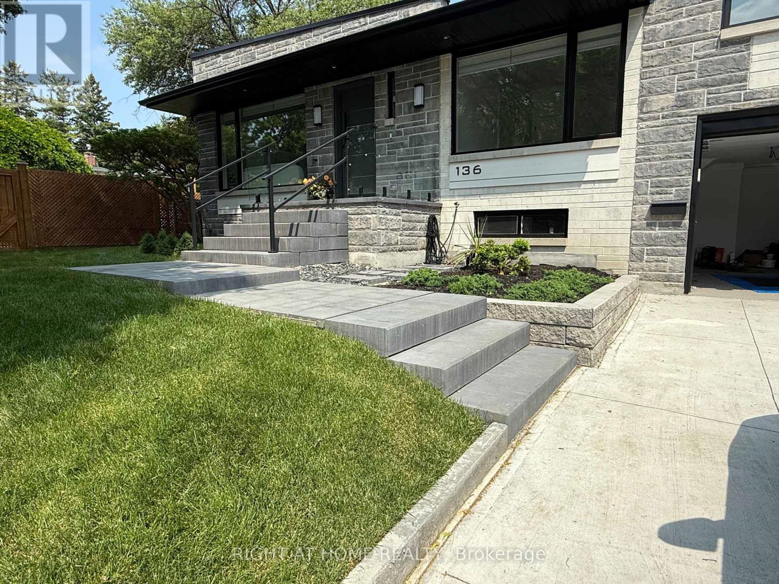 136 Santa Barbara Road, Toronto (Willowdale West), Ontario  M2N 2C5 - Photo 2 - C12176692