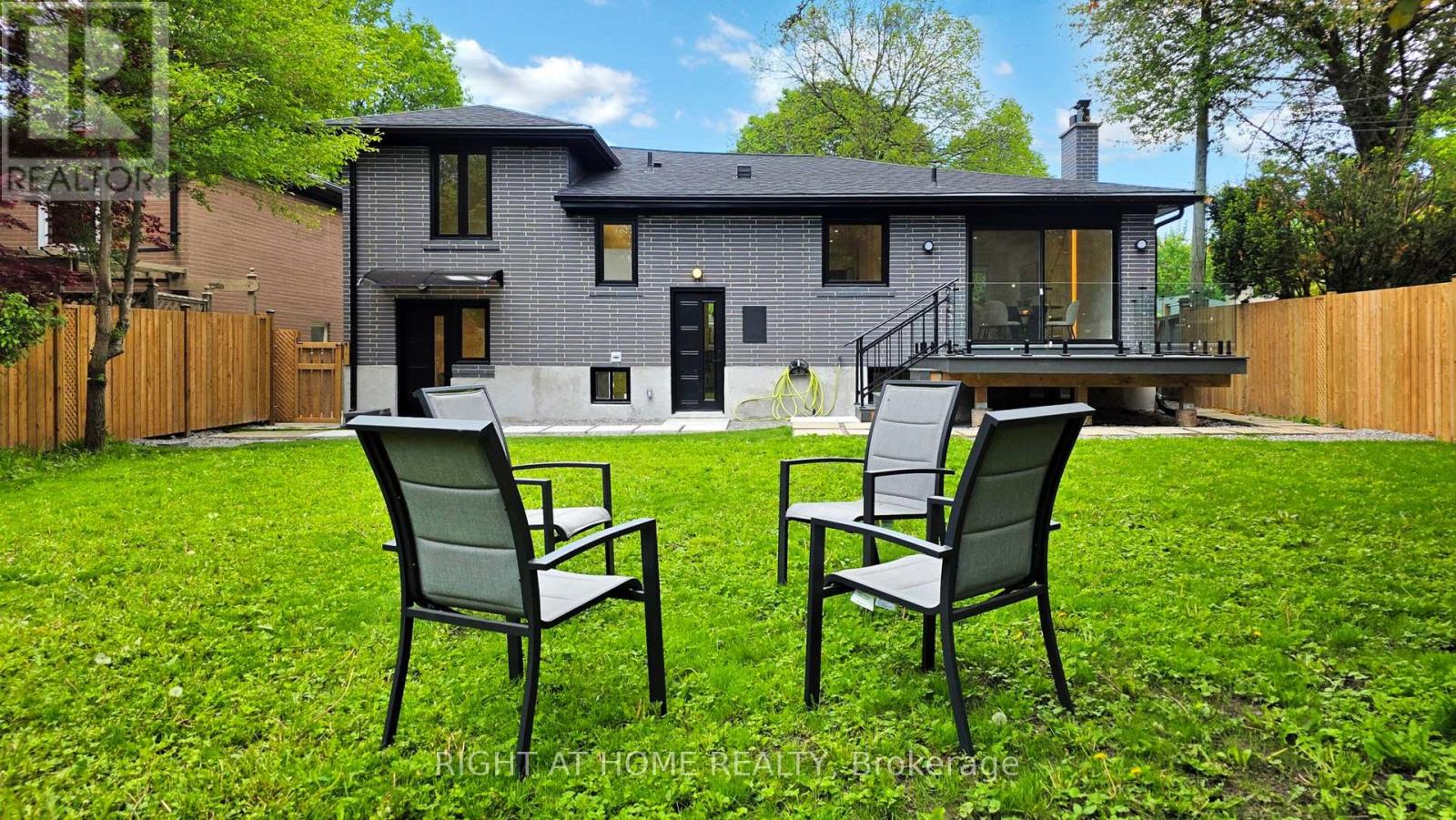 136 Santa Barbara Road, Toronto (Willowdale West), Ontario  M2N 2C5 - Photo 33 - C12176692