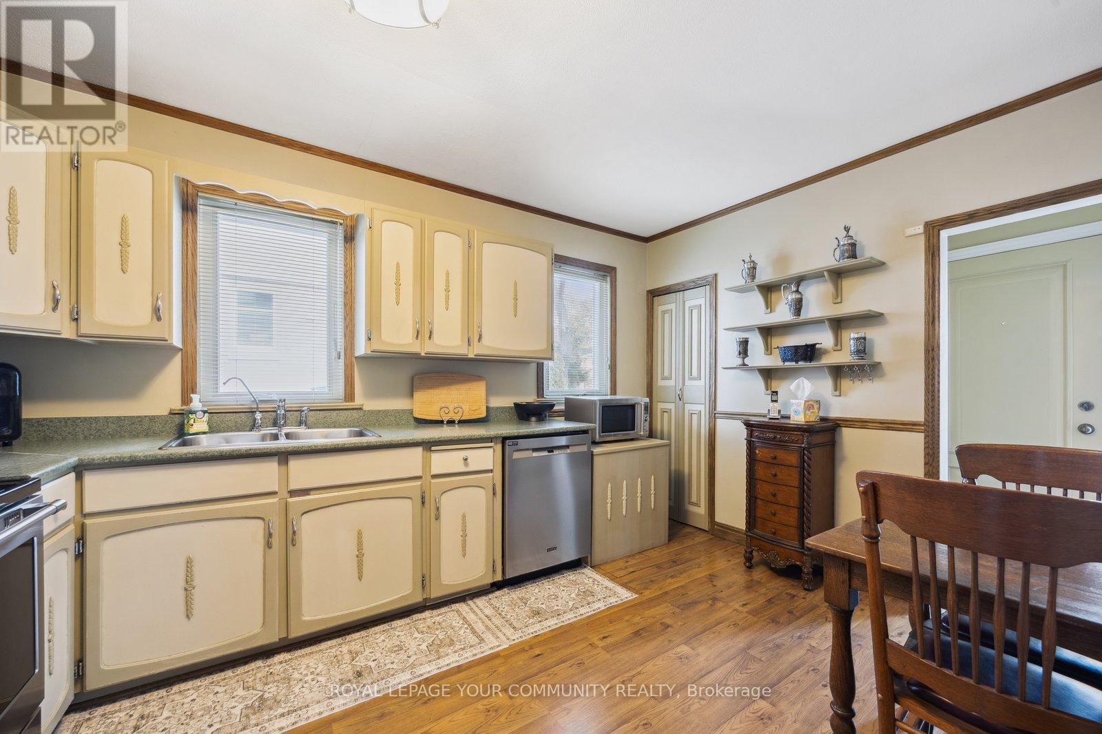 Property at 177 RICHMOND STREET image 4