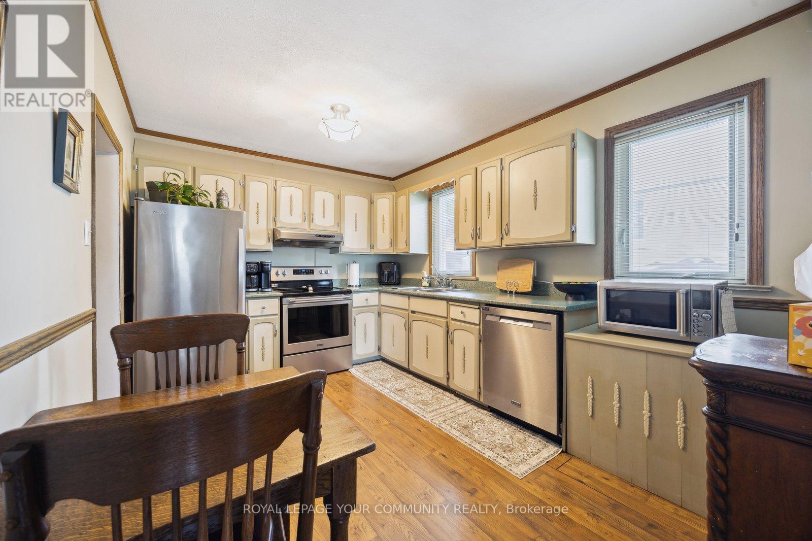 Property at 177 RICHMOND STREET image 5