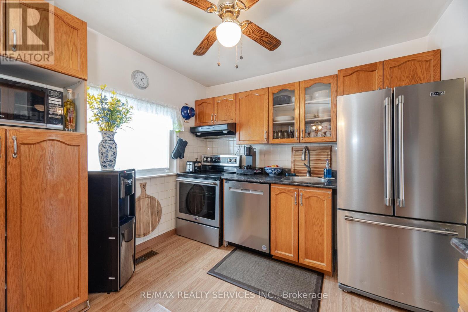 2 Isle Vista Drive, Georgina, Ontario  L0E 1N0 - Photo 12 - N12176637