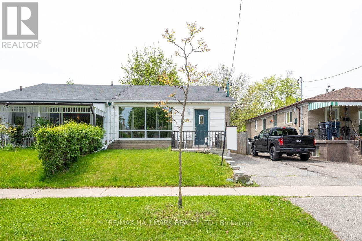 152 SANTAMONICA BOULEVARD, Toronto, Ontario