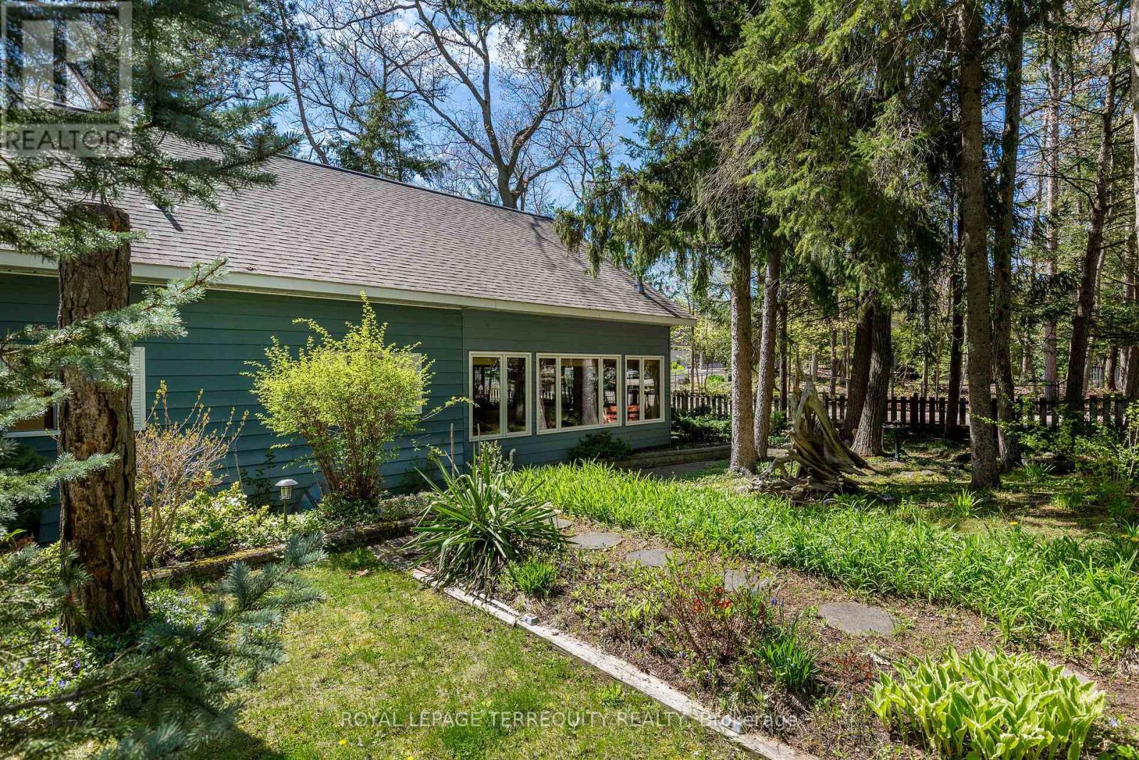 19 Finley Drive, Tiny, Ontario  L0L 2J0 - Photo 11 - S12176646
