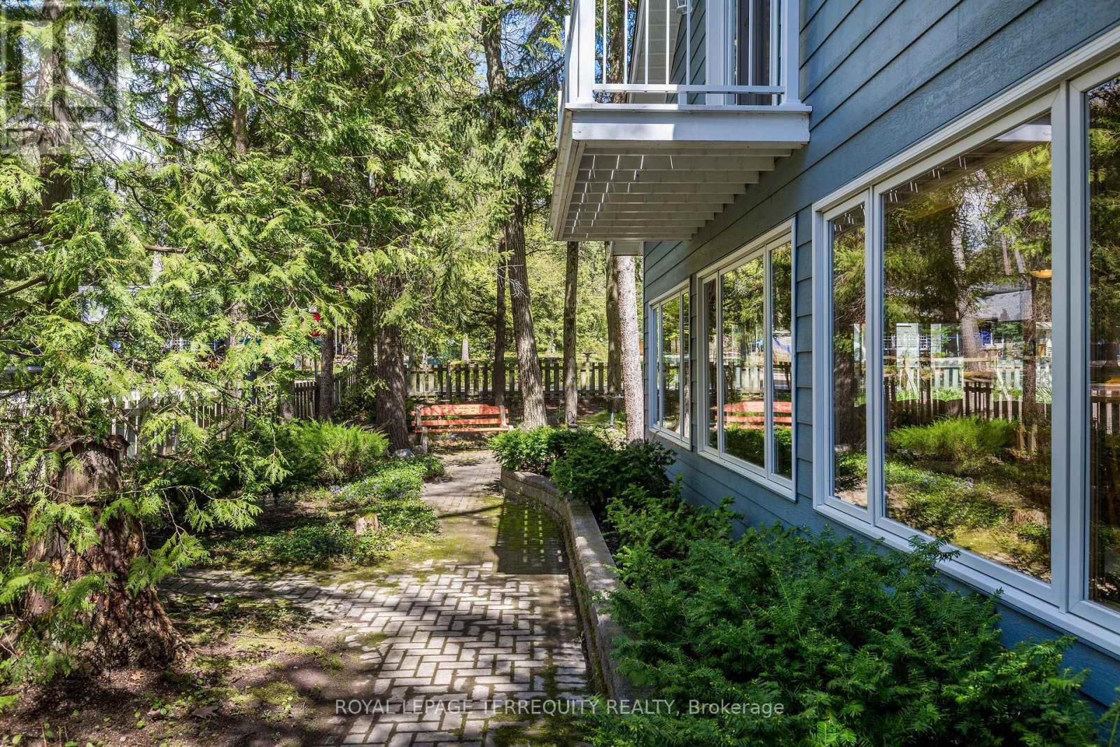 19 Finley Drive, Tiny, Ontario  L0L 2J0 - Photo 13 - S12176646