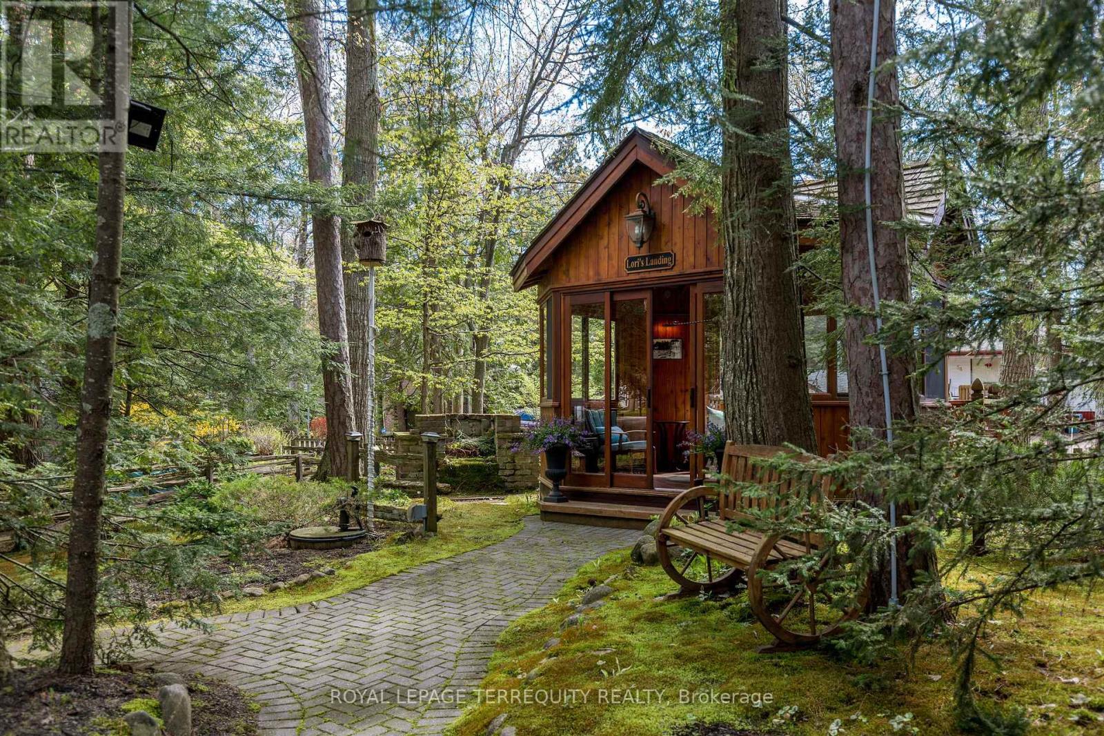 19 Finley Drive, Tiny, Ontario  L0L 2J0 - Photo 17 - S12176646