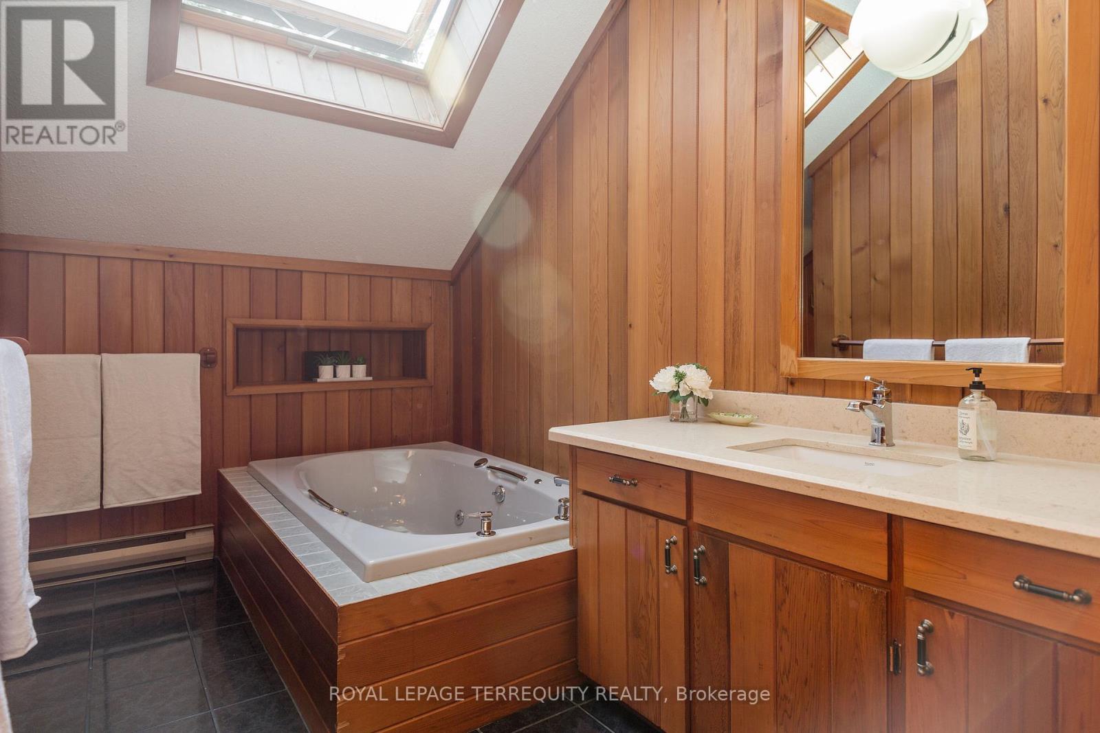 19 Finley Drive, Tiny, Ontario  L0L 2J0 - Photo 40 - S12176646