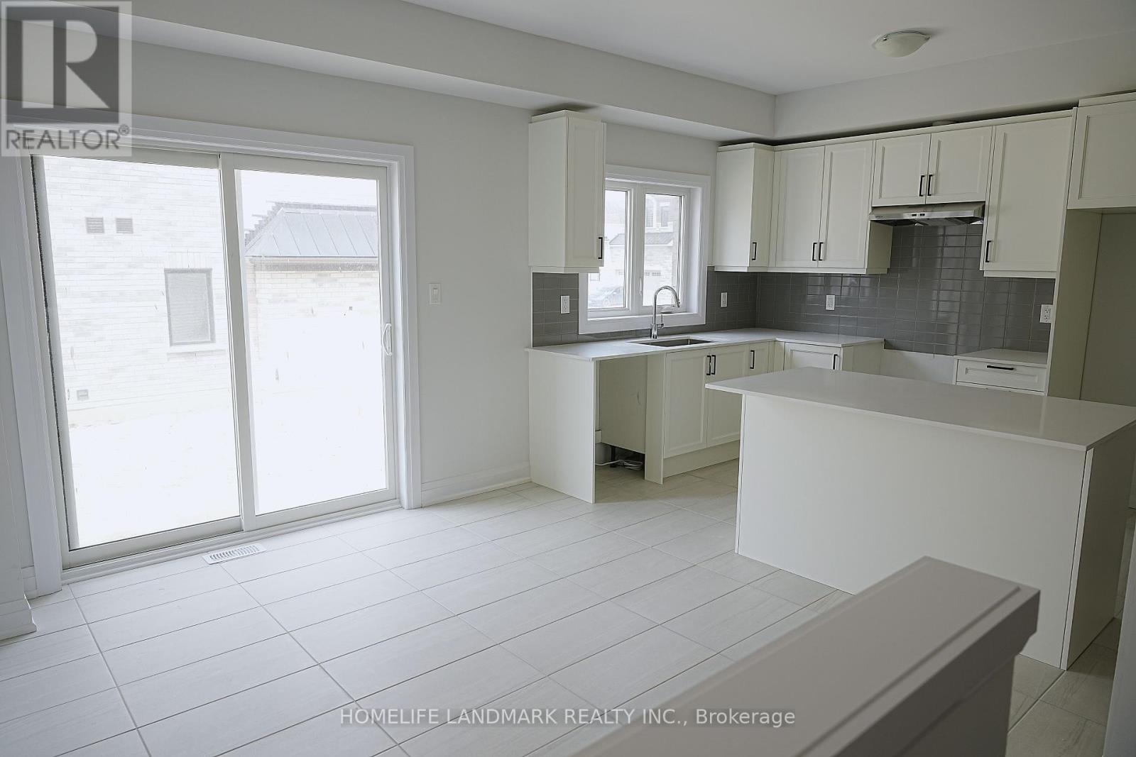 132 Seguin Street, Richmond Hill, Ontario  L4E 1N2 - Photo 3 - N12171865