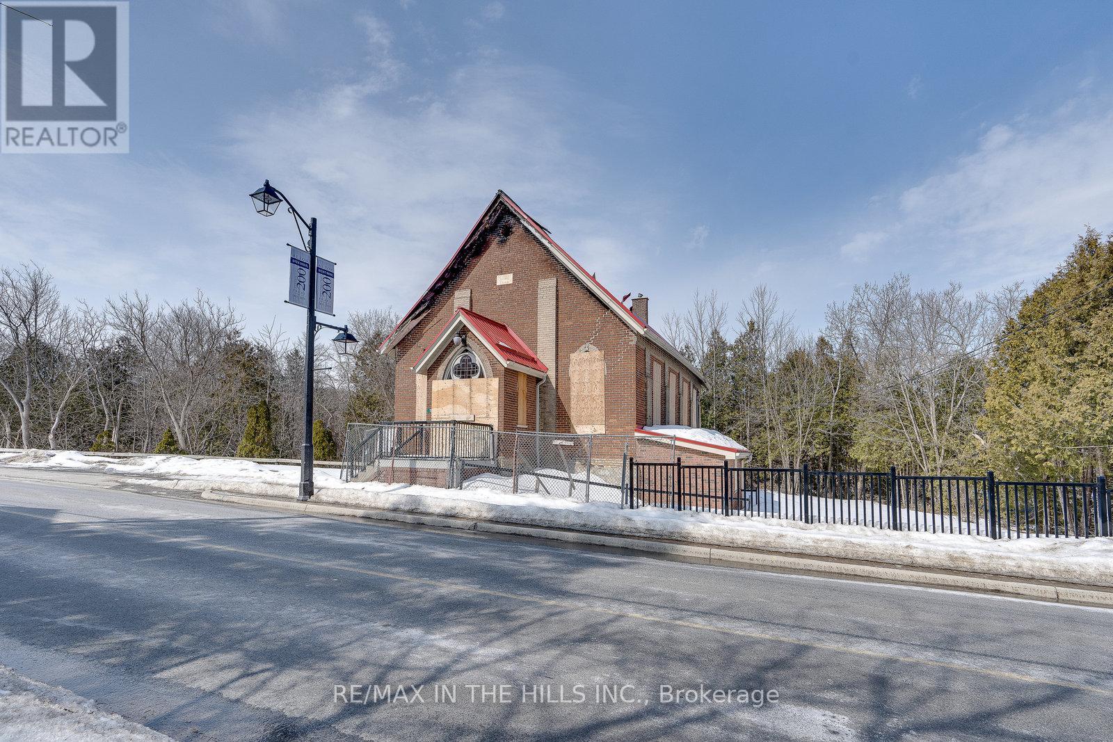1532 Queen Street, Caledon, Ontario  L7K 0C2 - Photo 3 - W12112816