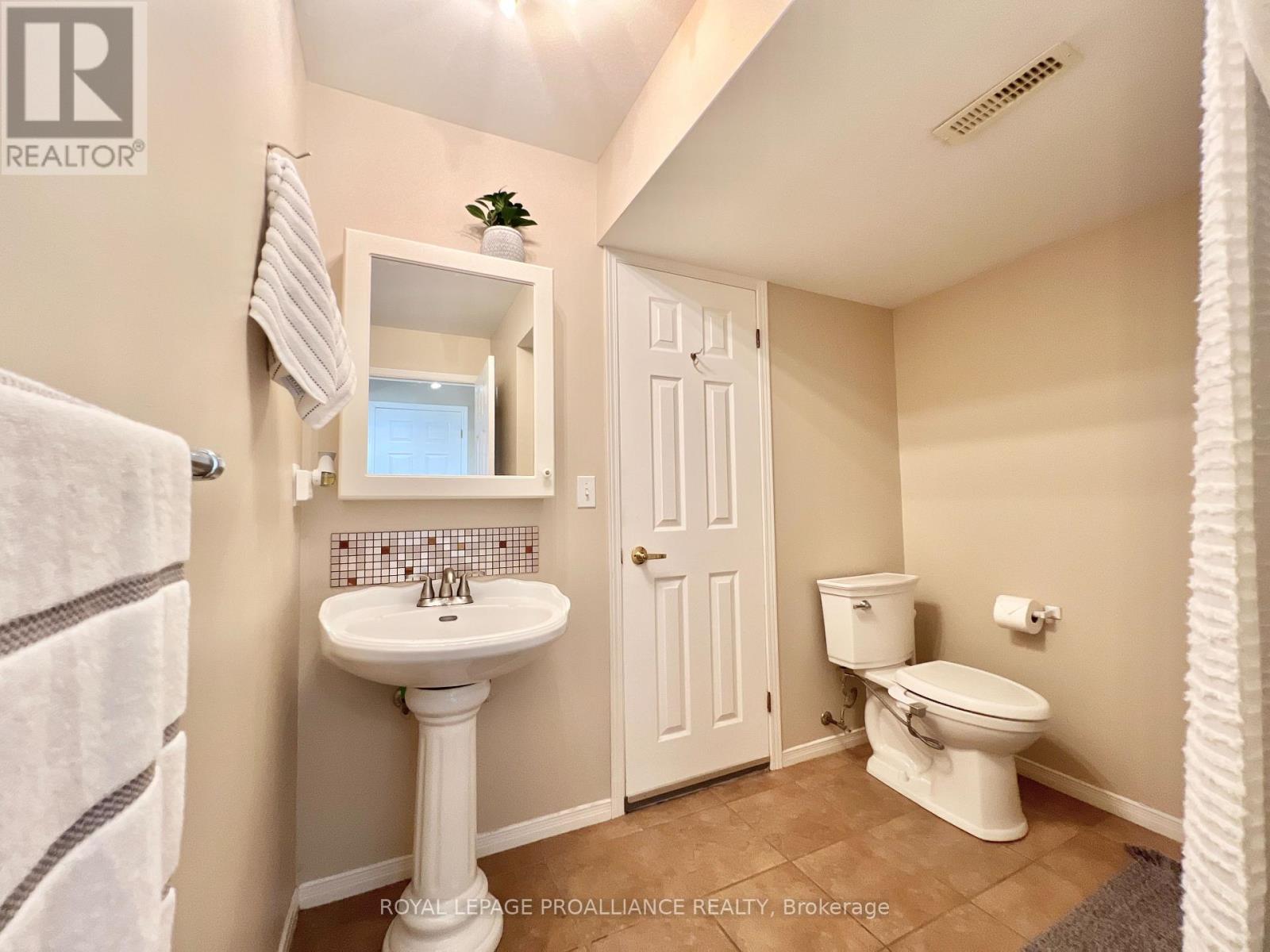21 Benson Court, Belleville, Ontario K8P 5J4 - Photo 28 - X12176723