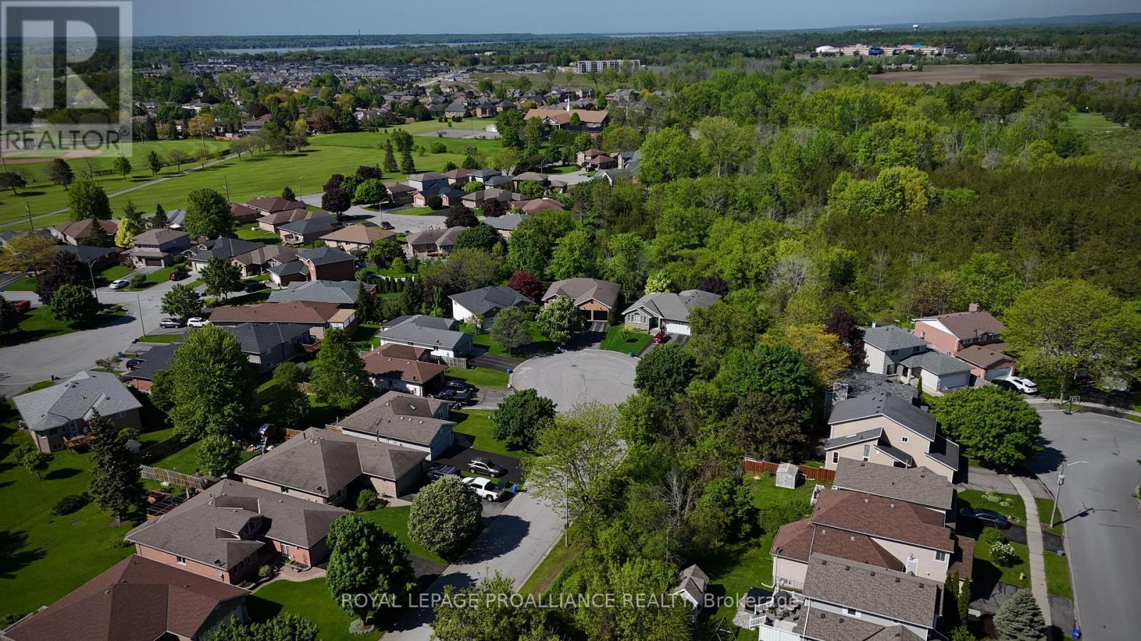 21 Benson Court, Belleville, Ontario K8P 5J4 - Photo 4 - X12176723