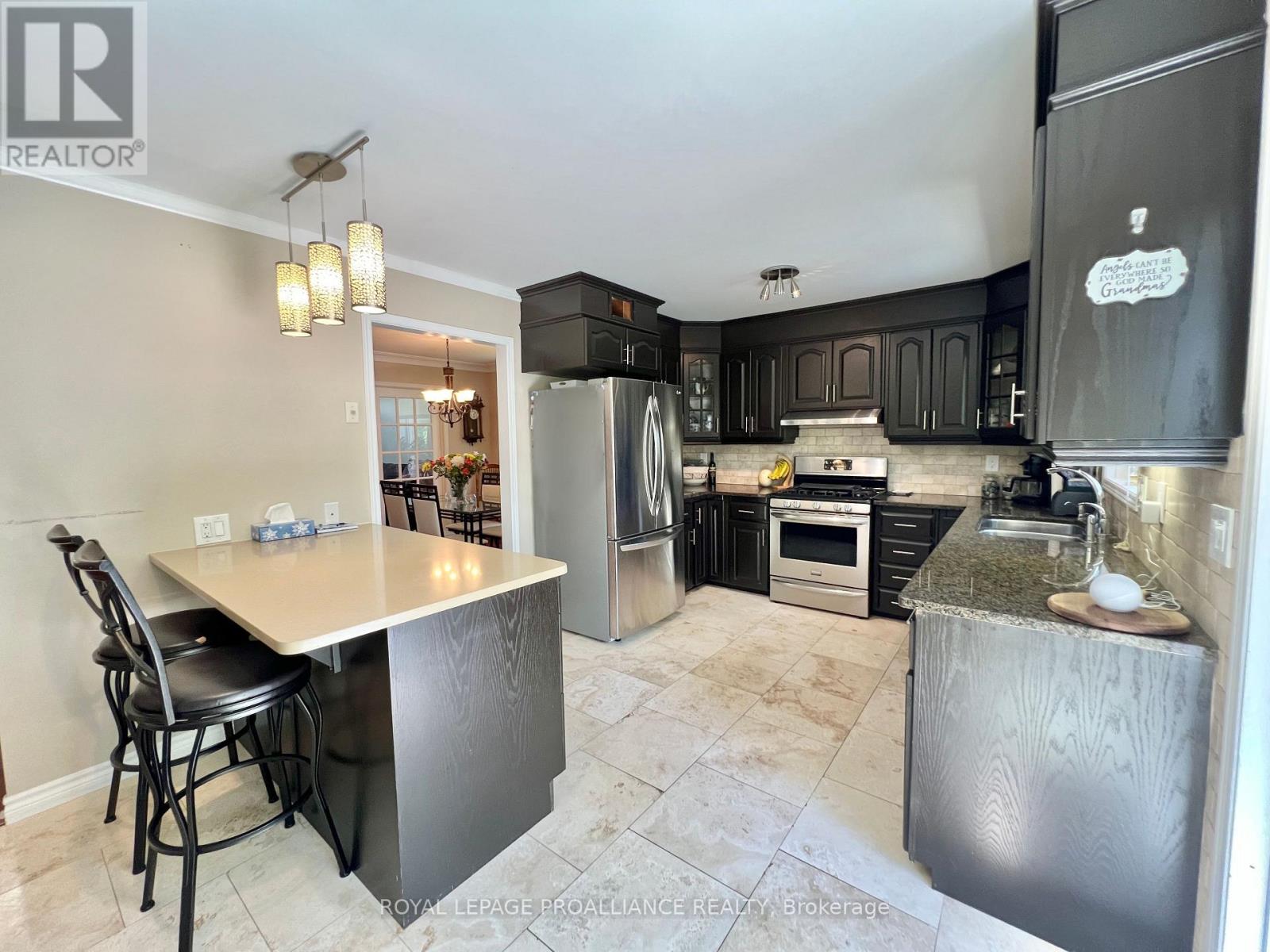 21 Benson Court, Belleville, Ontario K8P 5J4 - Photo 8 - X12176723