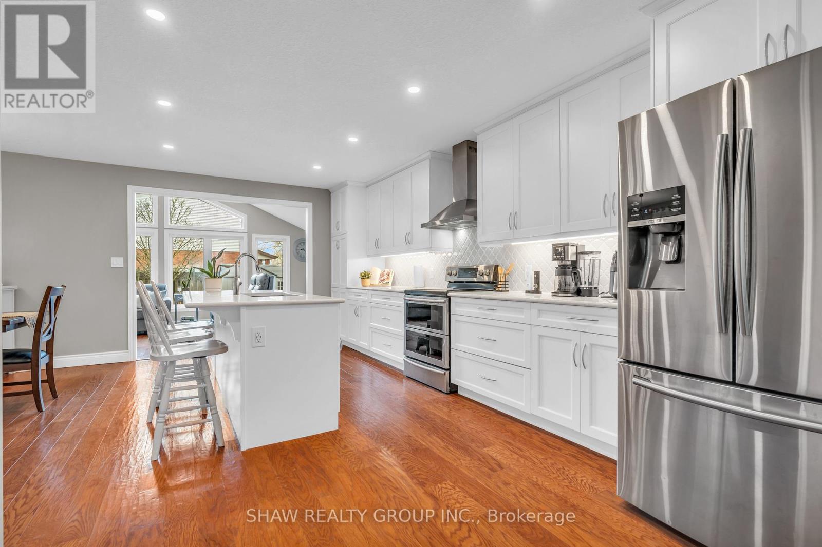 Property at 328 BURNETT AVENUE image 3