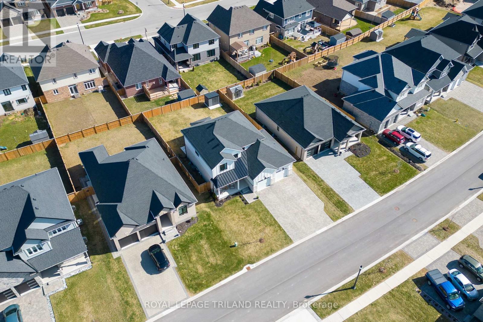 28 Hazelwood Passage, Thames Centre, Ontario  N0L 1G2 - Photo 50 - X12176750