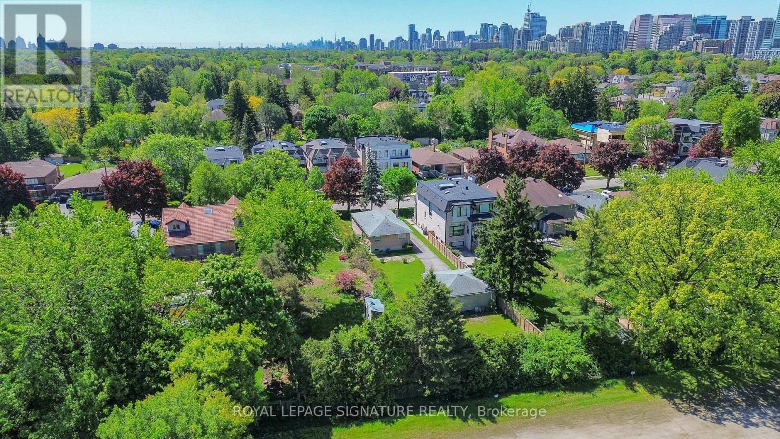 82 Northwood Drive, Toronto, Ontario  M2M 2K1 - Photo 43 - C12176157