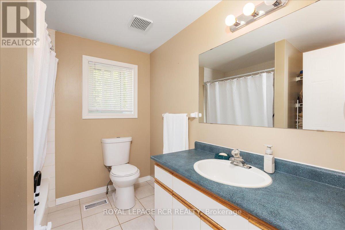 229 Elmwood Crescent, Orangeville, Ontario  L9W 4T4 - Photo 17 - W12176608