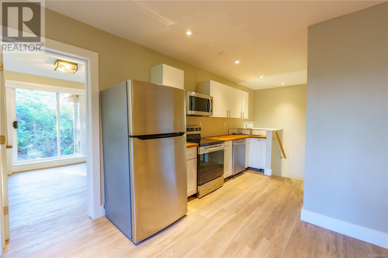 316 Leighton Way, Tofino, British Columbia  V0R 2Z0 - Photo 45 - 984123