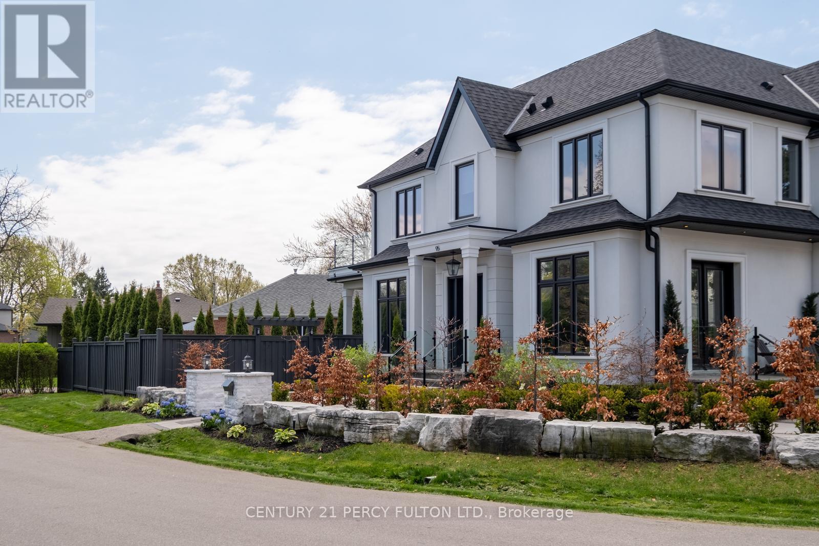 95 Great Oak Drive, Toronto (Princess-Rosethorn), Ontario  M9A 1N7 - Photo 2 - W12176640