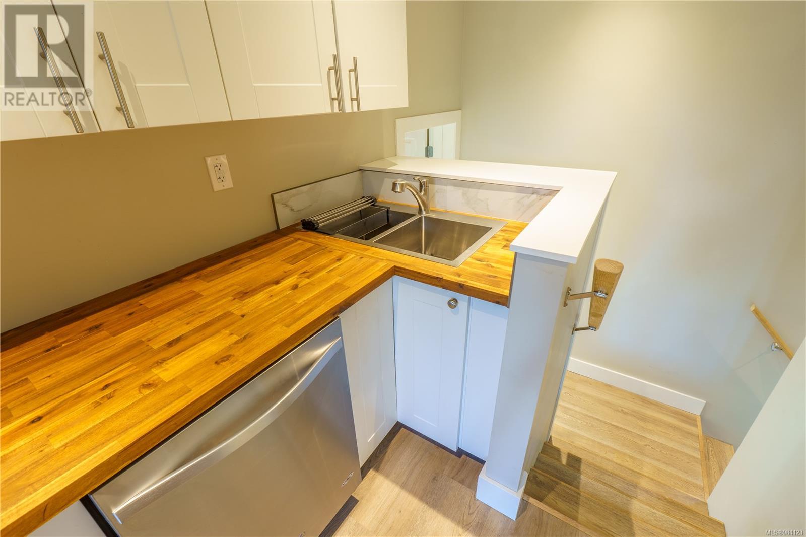 316 Leighton Way, Tofino, British Columbia  V0R 2Z0 - Photo 46 - 984123