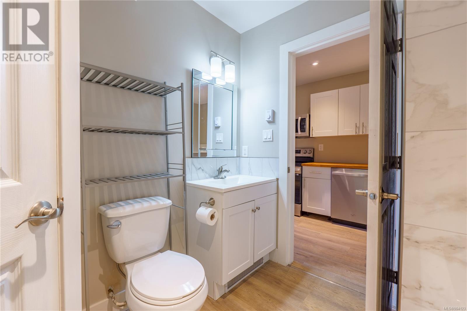 316 Leighton Way, Tofino, British Columbia  V0R 2Z0 - Photo 52 - 984123