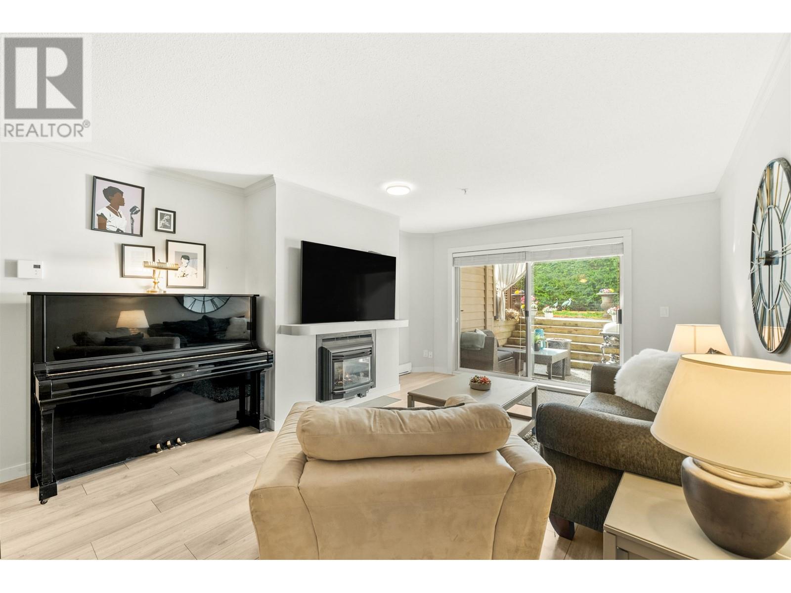 305 1050 BOWRON COURT, North Vancouver, British Columbia