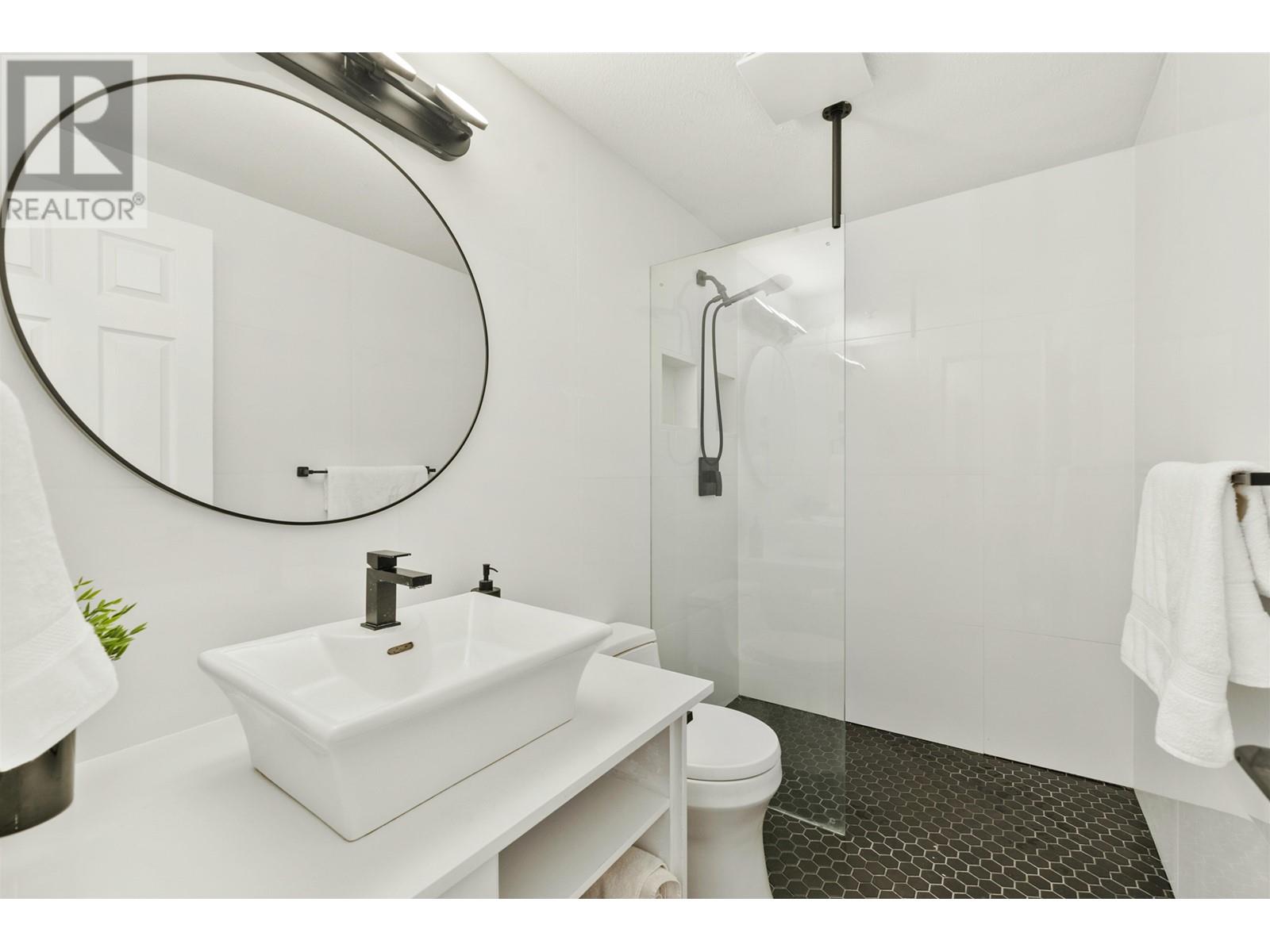 305 1050 Bowron Court, North Vancouver, British Columbia  V7H 2X6 - Photo 18 - R3007798
