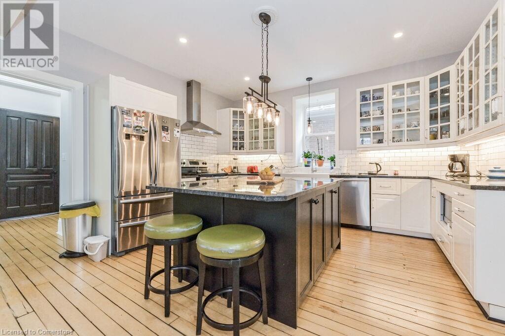 Property at 180 UNION Street W image 5