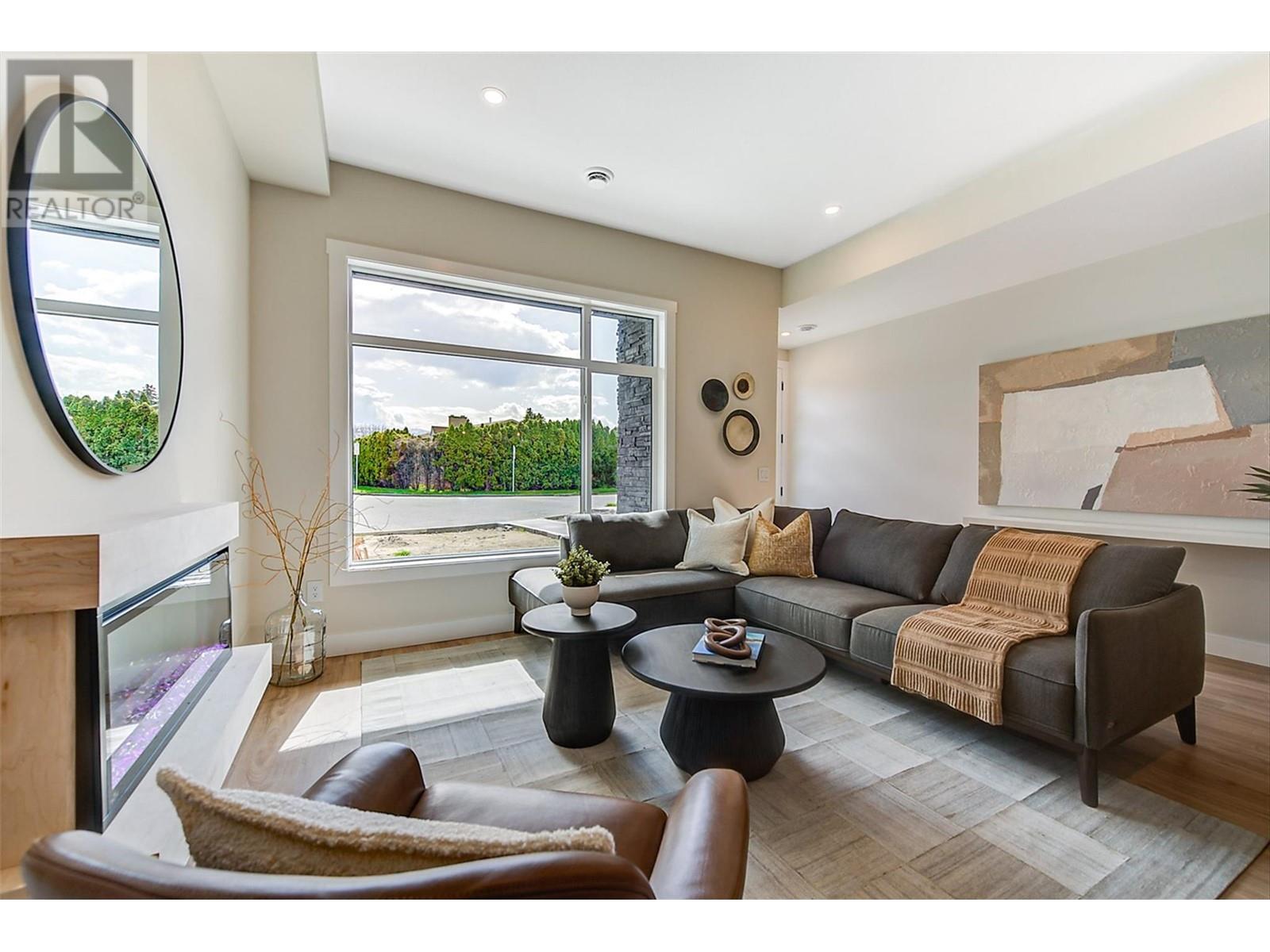732 Coopland Crescent Unit# 4, Kelowna, British Columbia  V1Y 2V1 - Photo 5 - 10349524