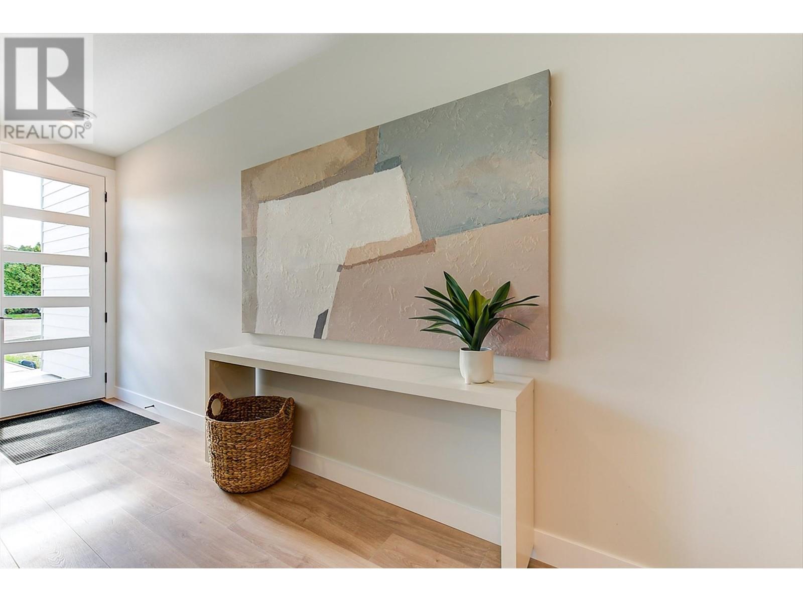 732 Coopland Crescent Unit# 4, Kelowna, British Columbia  V1Y 2V1 - Photo 2 - 10349524