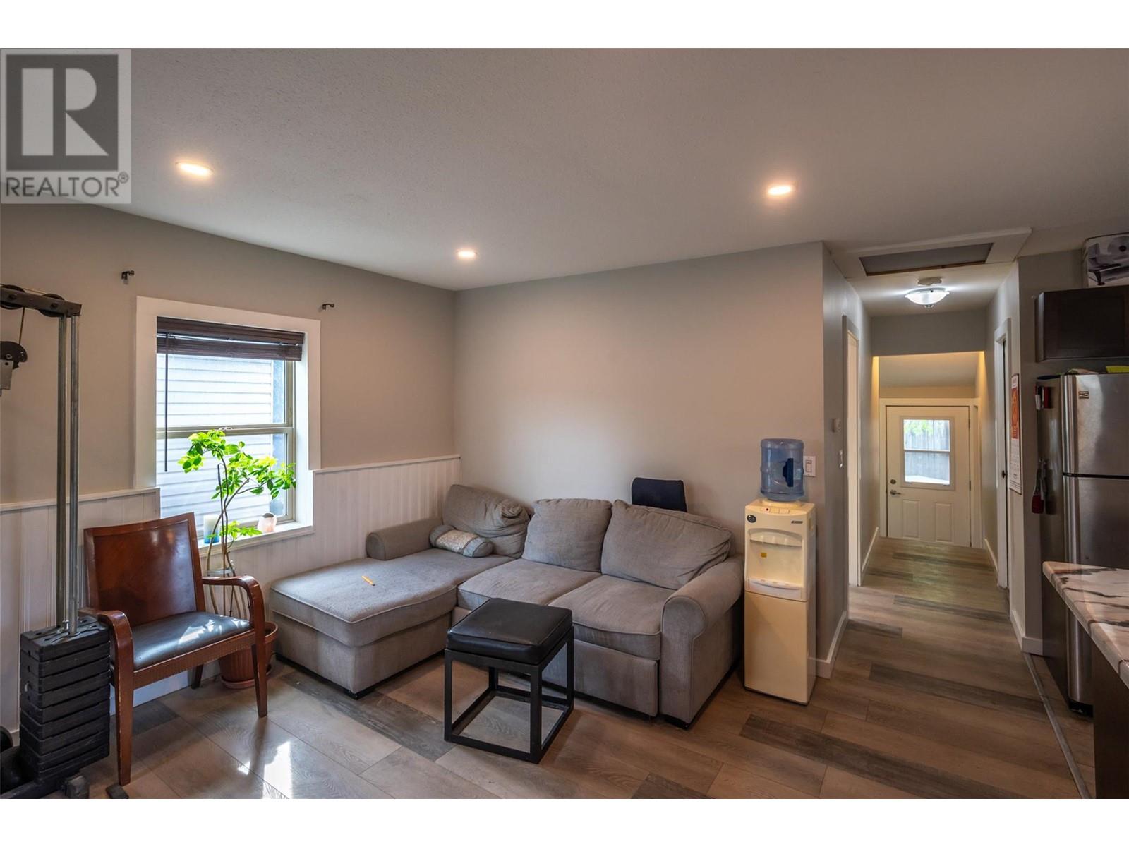 508 Eckhardt Avenue E, Penticton, British Columbia  V2A 1Z8 - Photo 4 - 10348214