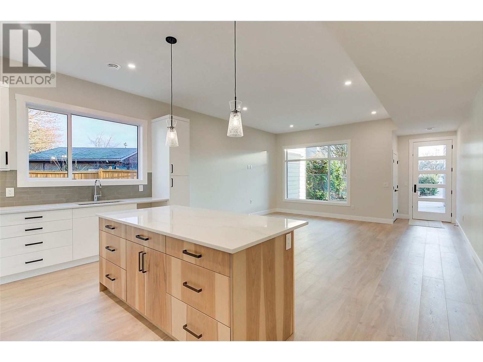 732 Coopland Crescent Unit# 4, Kelowna, British Columbia  V1Y 2V1 - Photo 9 - 10349524