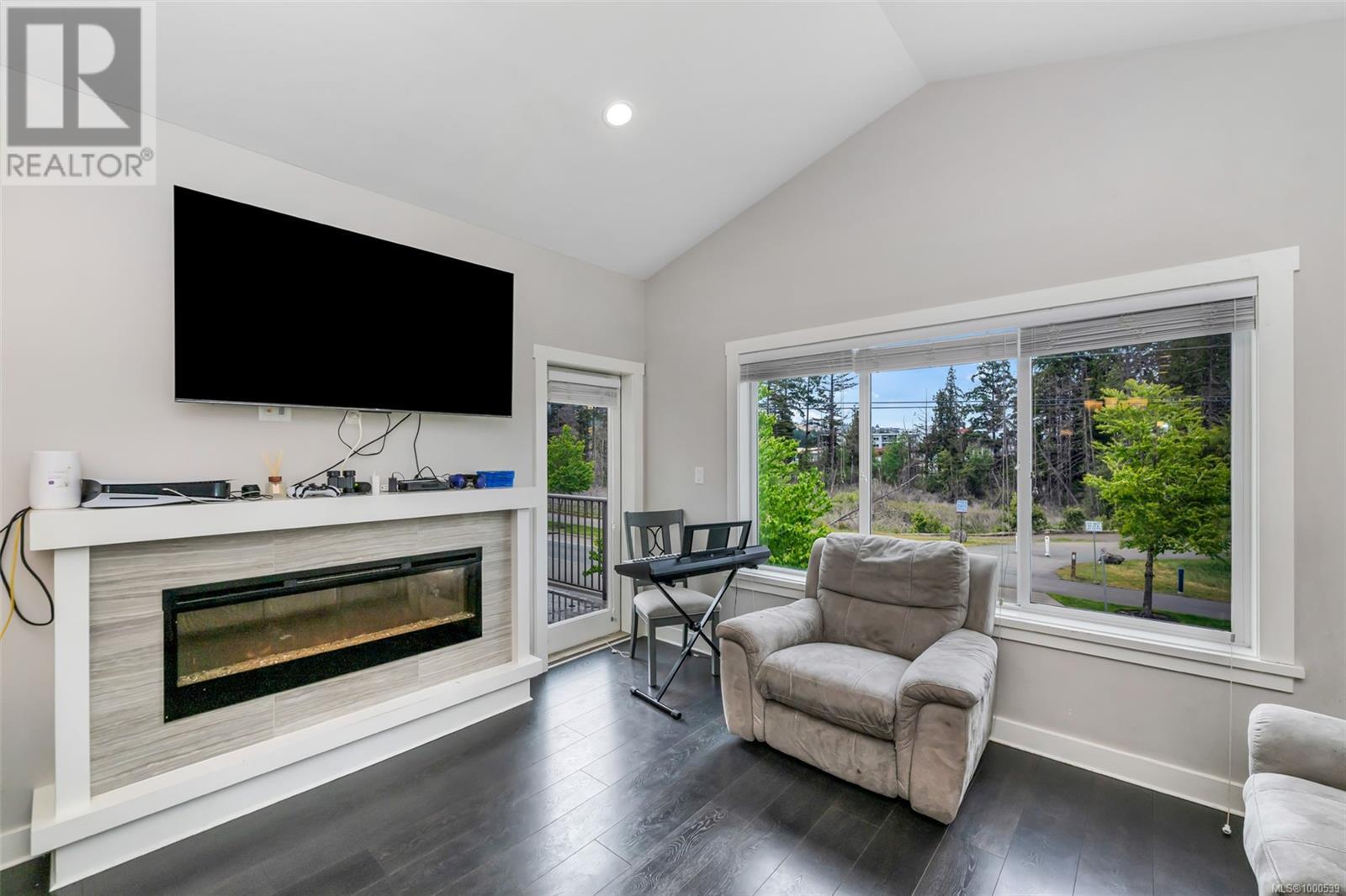 Property at 1318 Bombardier Cres image 5