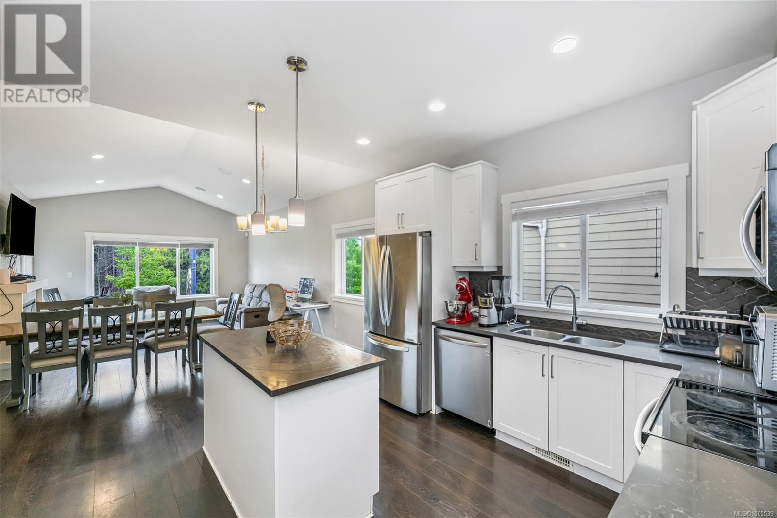 Property at 1318 Bombardier Cres image 1