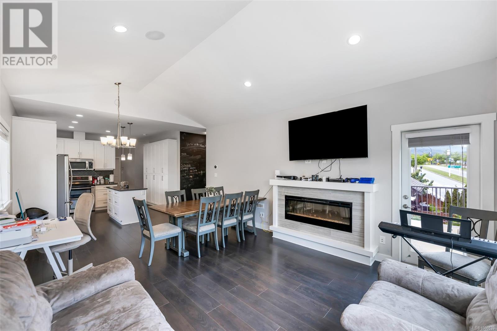 Property at 1318 Bombardier Cres image 4