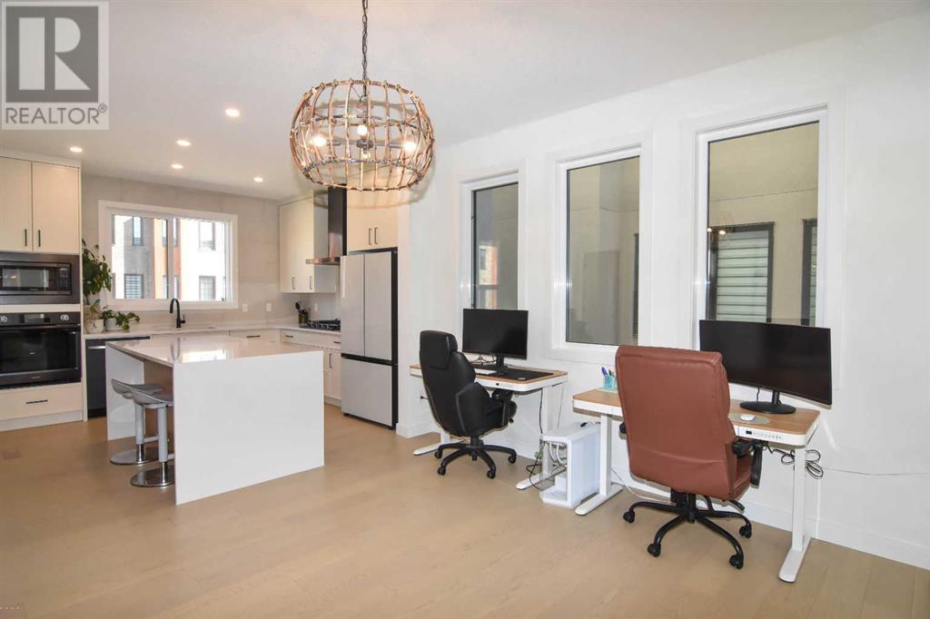 Property at 215, 81 Greenbriar Place NW image 3