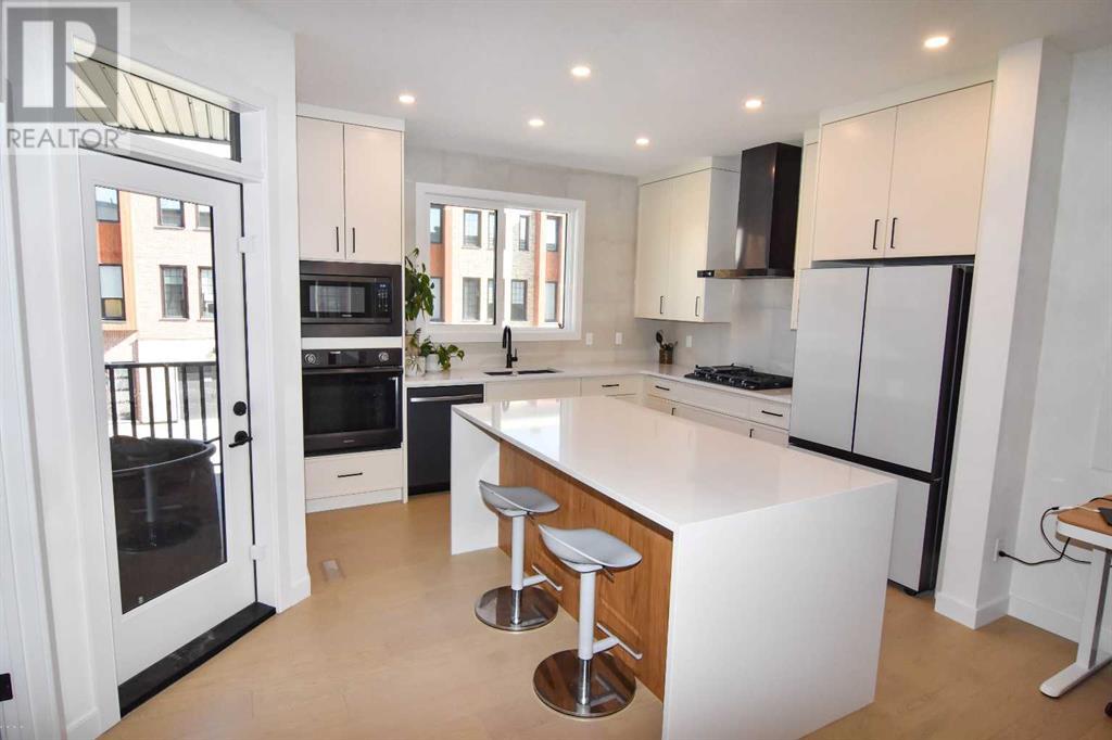 Property at 215, 81 Greenbriar Place NW image 5